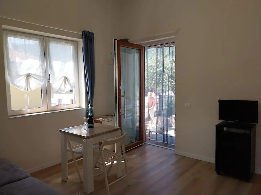 Casa Elly Daire Riva di Solto 0*,  İtalya