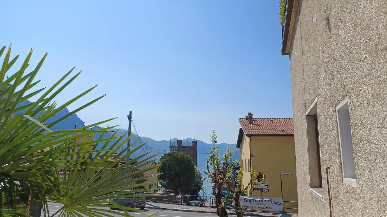 Casa Elly Daire Riva di Solto 0*,  İtalya